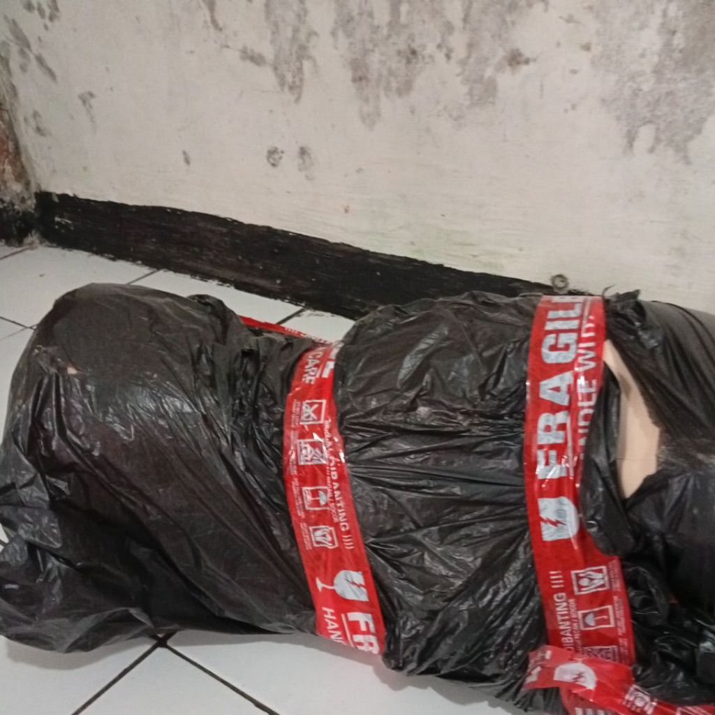 patung manekin bekas