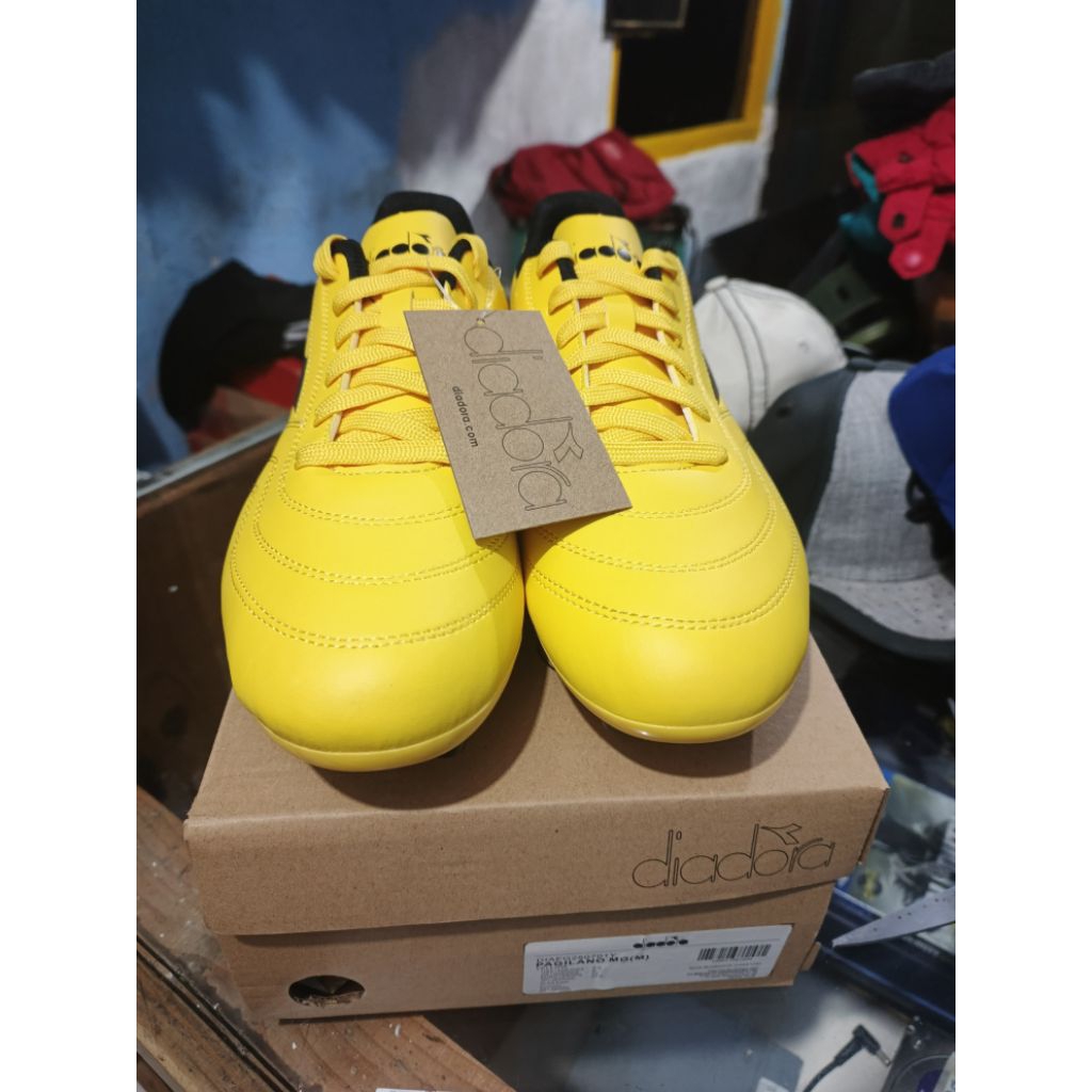 sepatu bola diadora pagilano