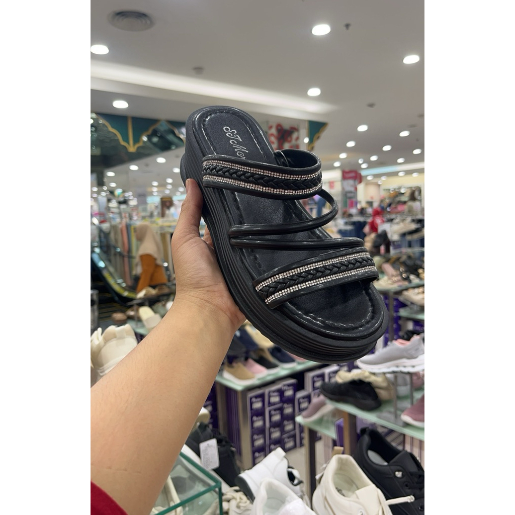 111-248 sandal tali ST MORITZ