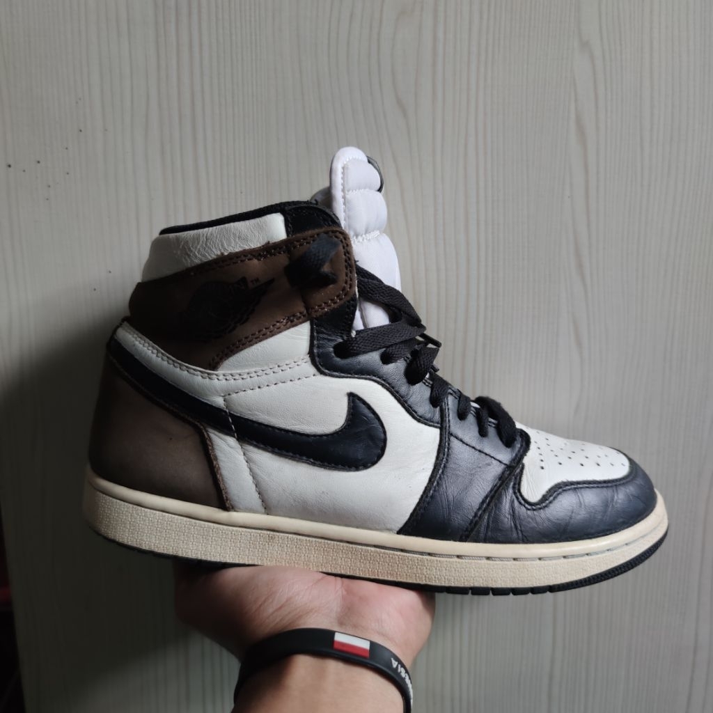 PERANTARA PEMBELIAN SEPATU