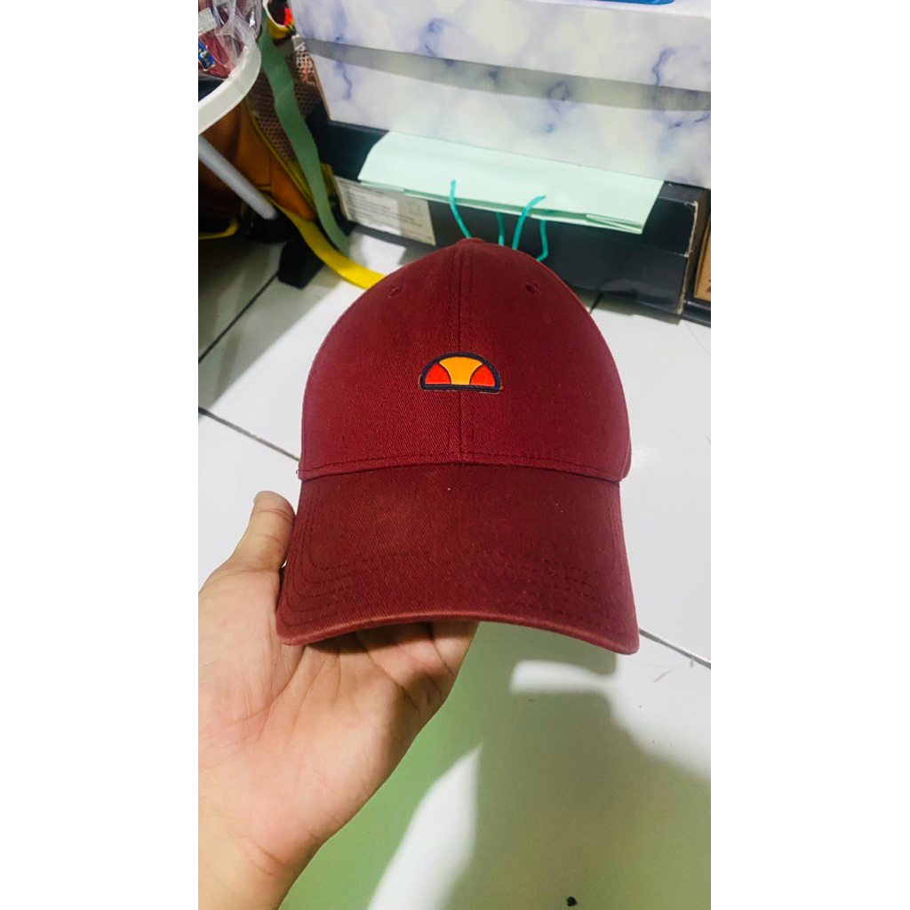 Topi ellesse bekas