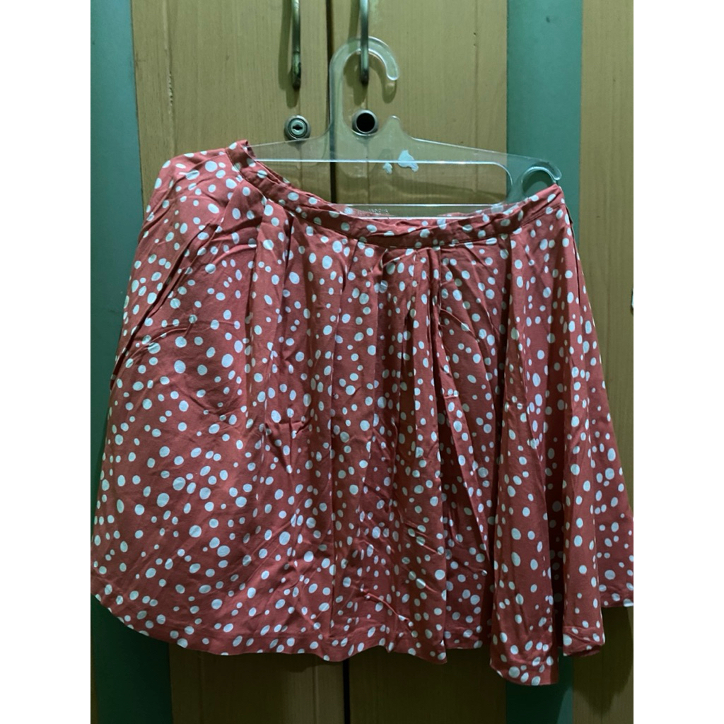 Rok wanita pendek polkadot merah preloved
