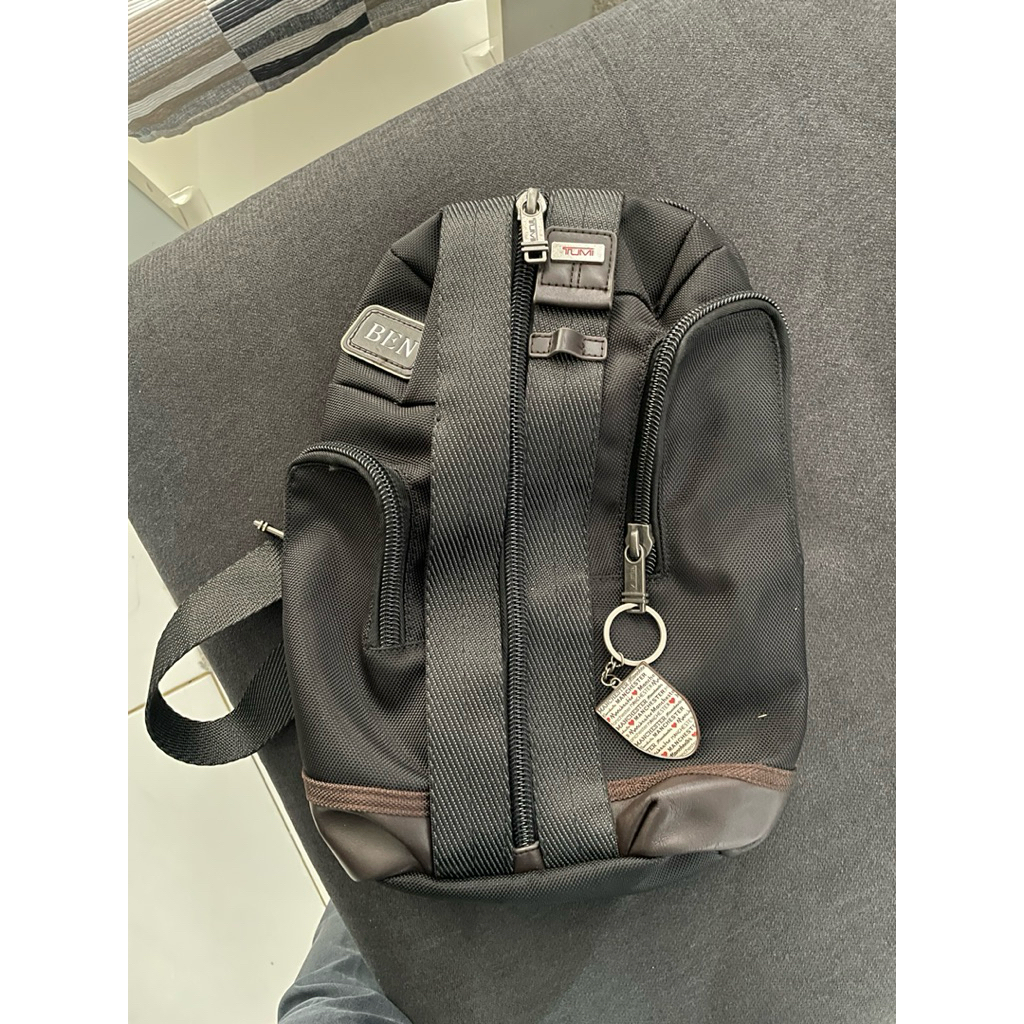 Tas Slempang Tumi