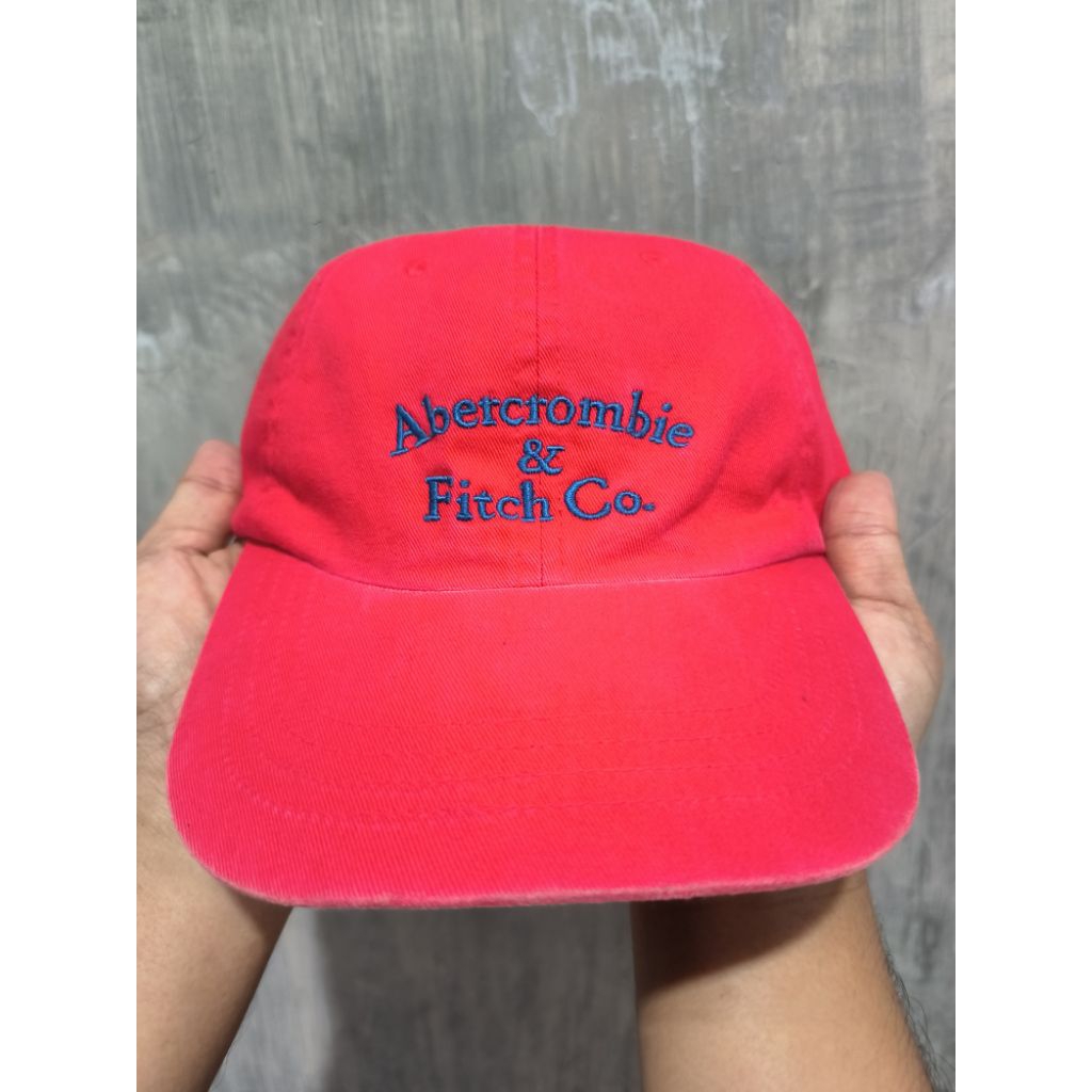 Topi Abercrombie merah