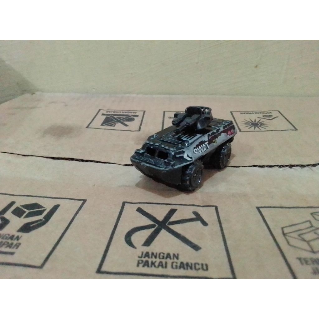 Mainan Mobil Tank Bahan Besi