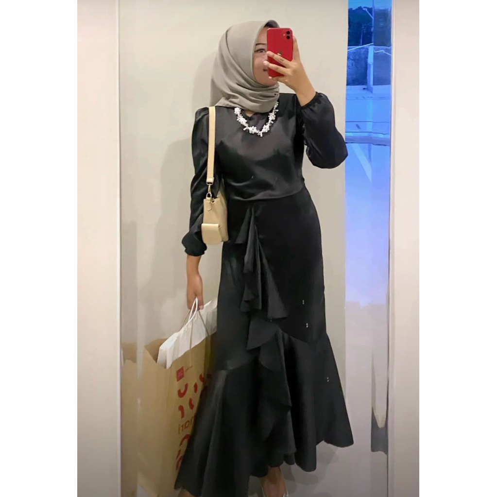 Preloved dress satin