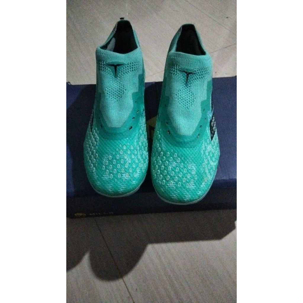 sepatu bola  Triton deisler elite