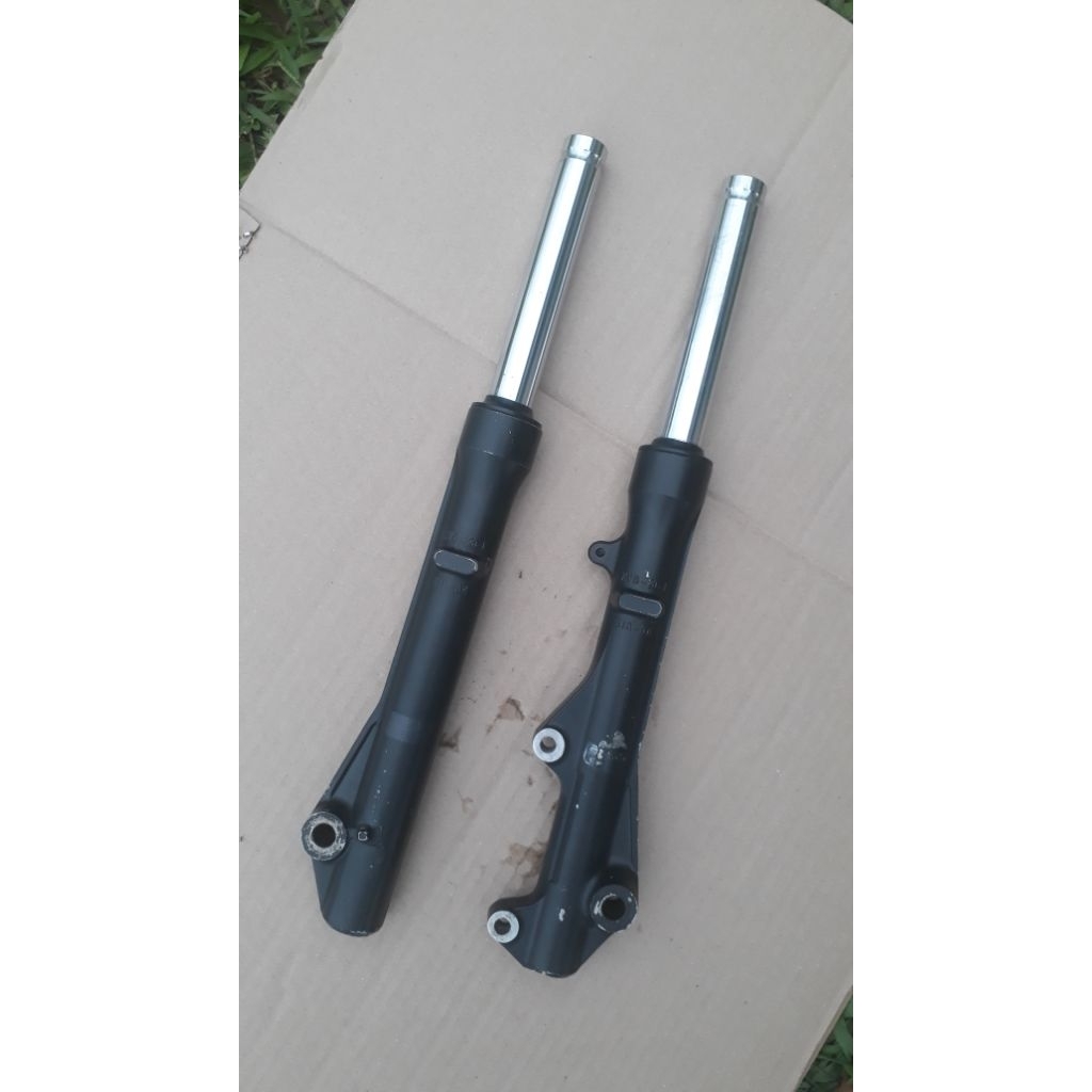 SHOCKBREAKER DEPAN / SHOKBREKER DEPAN HONDA BEAT FI / BEAT ECO / BEAT STREET ORIGINAL