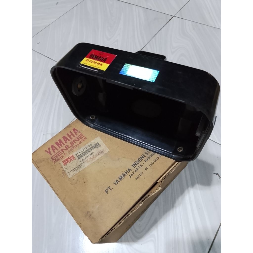 batok lampu bagian belakang batok reflektor rxs yt original nos 5T4