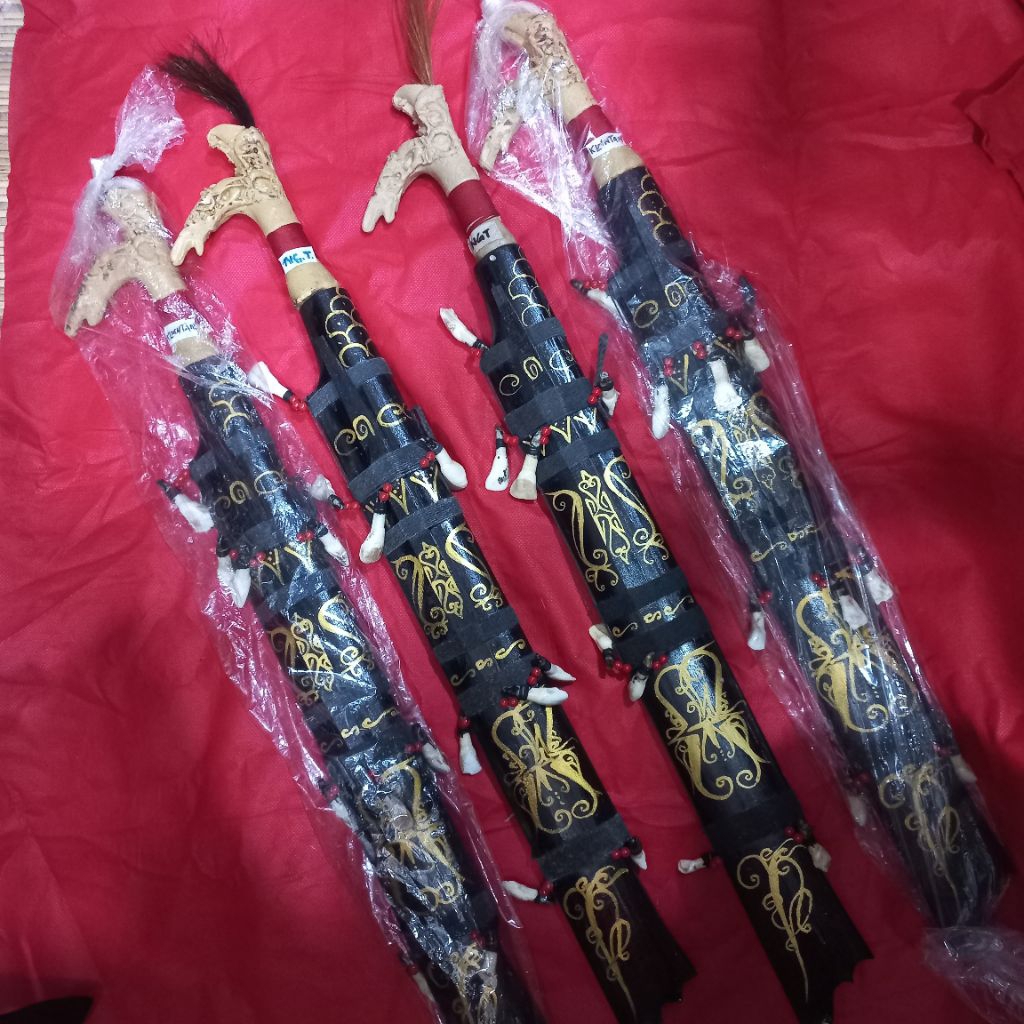 sovenir khas suku dayak