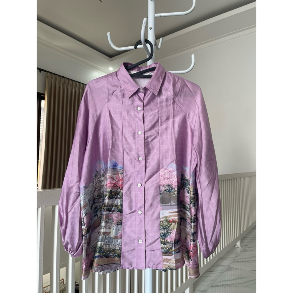 Benang jarum BJ x Emily in Paris Emily puff shirt purple rose PRELOVED VVGC kemeja motif satin ungu