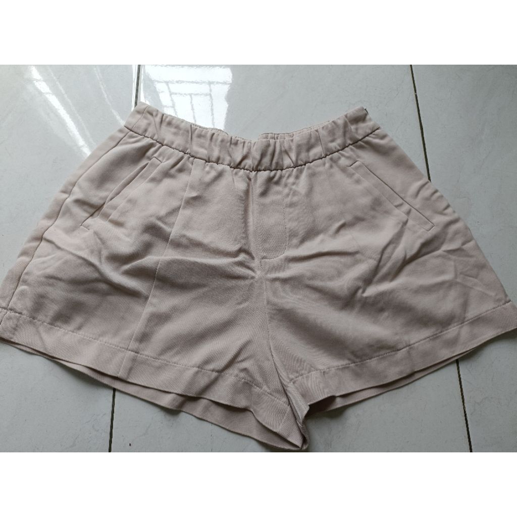 Preloved celana pendek hotpants dewasa merk Iora size S