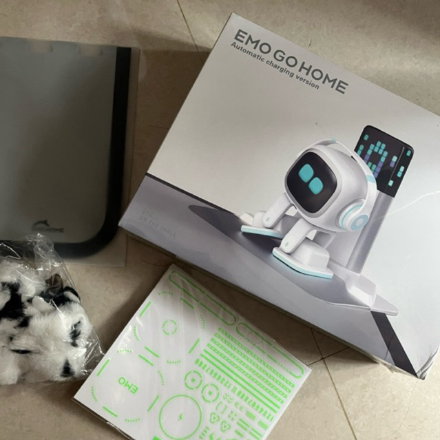 Robot EMO GO HOME by Living AI (Ex-review)