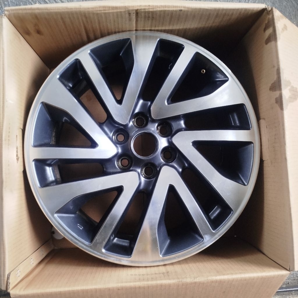 velg nissan navara R18 H6x114. satuan