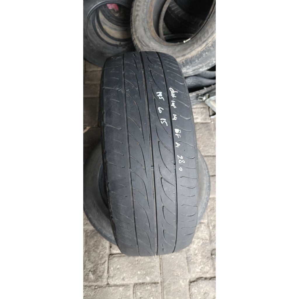 Ban bekas ory copotan Merek Dunlop
Type  sp  sport lm 703
Ukuran 195/60-15 Tambalan 2
Tahun pembuata