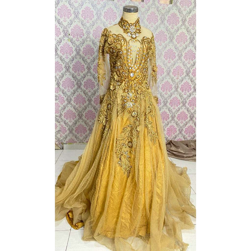 gaun warna gold