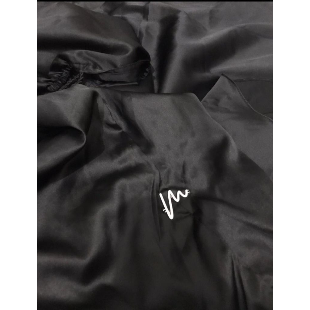 (PRELOVED) Mukena Premium Silk by Minimslm - Midnight Black