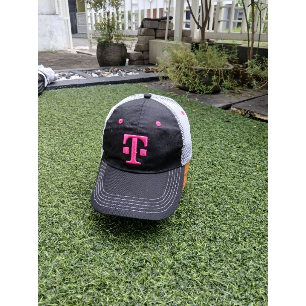 topi logo T telephone munchen