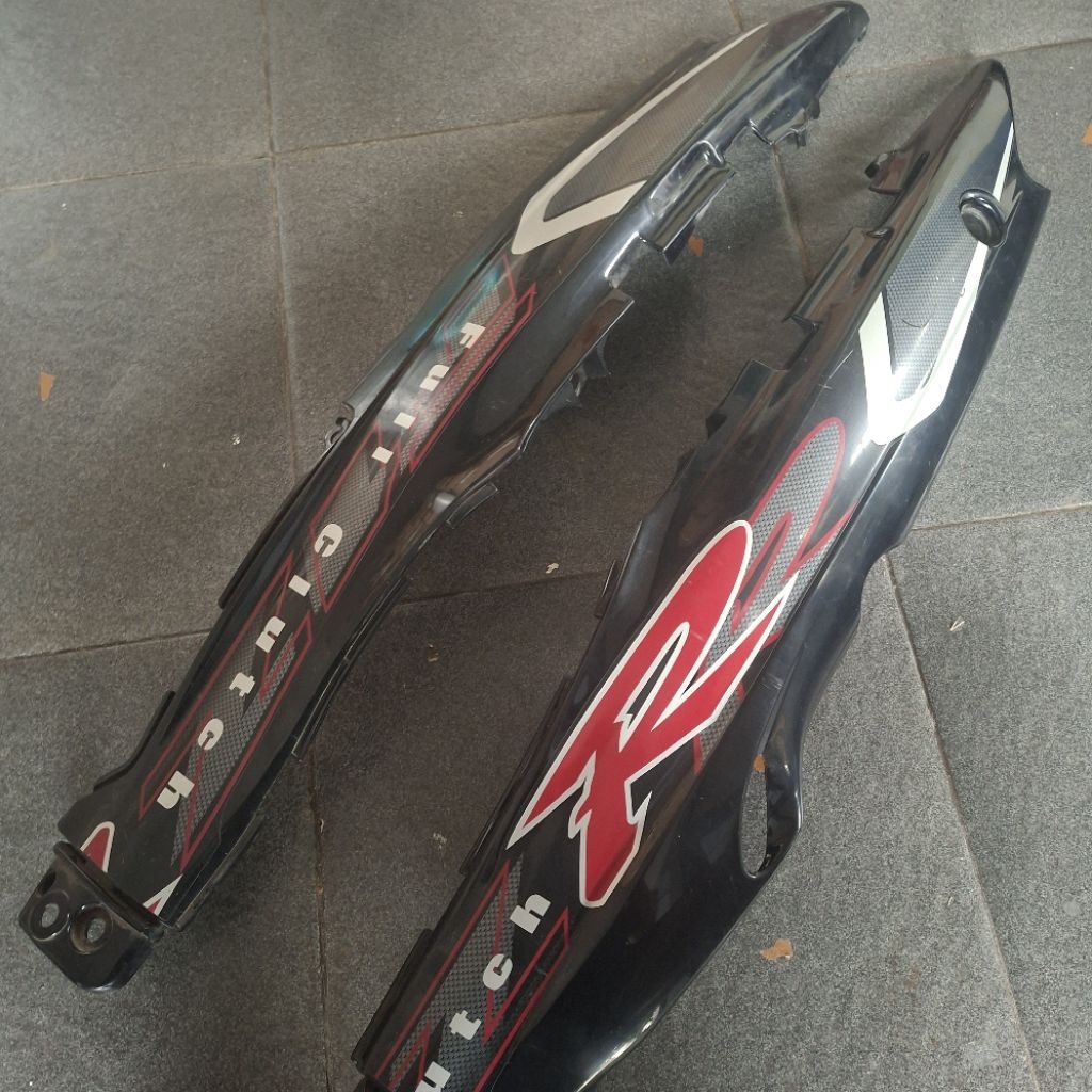 Cover body f1zr fizr hitam original lepasan bekas seken secon