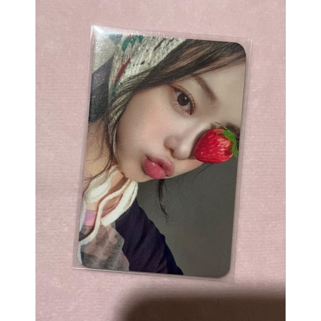 IAN Hearts2Hearts LD Soundwave strawberry Official Photocard