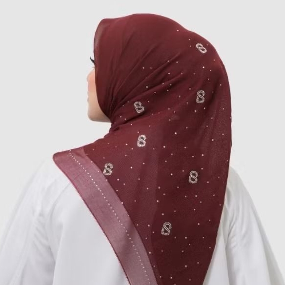 Everyday Glam Scarf Buttonscarves Maroon Butter Beige Black White Jilbab Mewah elegan