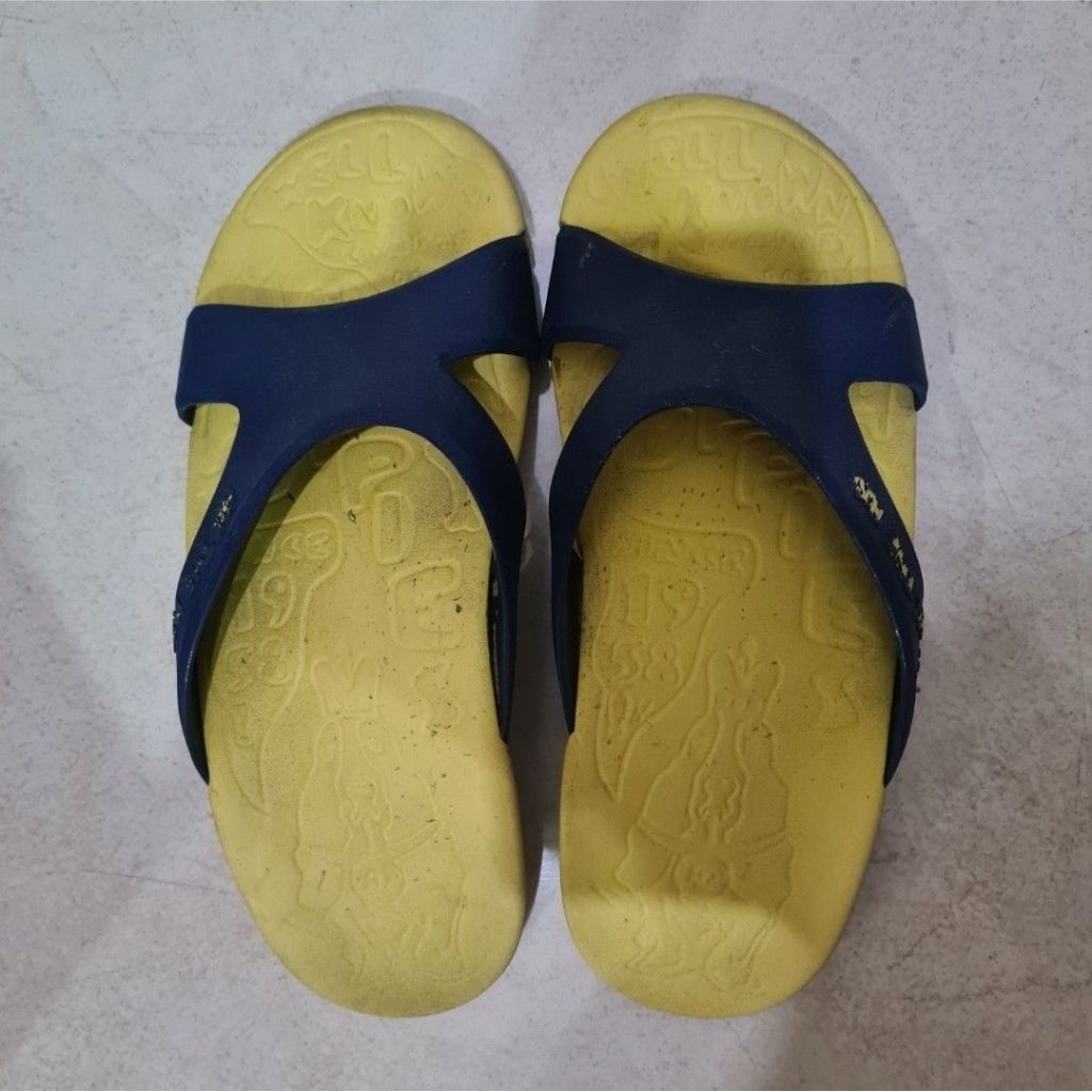 Preloved Hush Puppies Sandal - 39