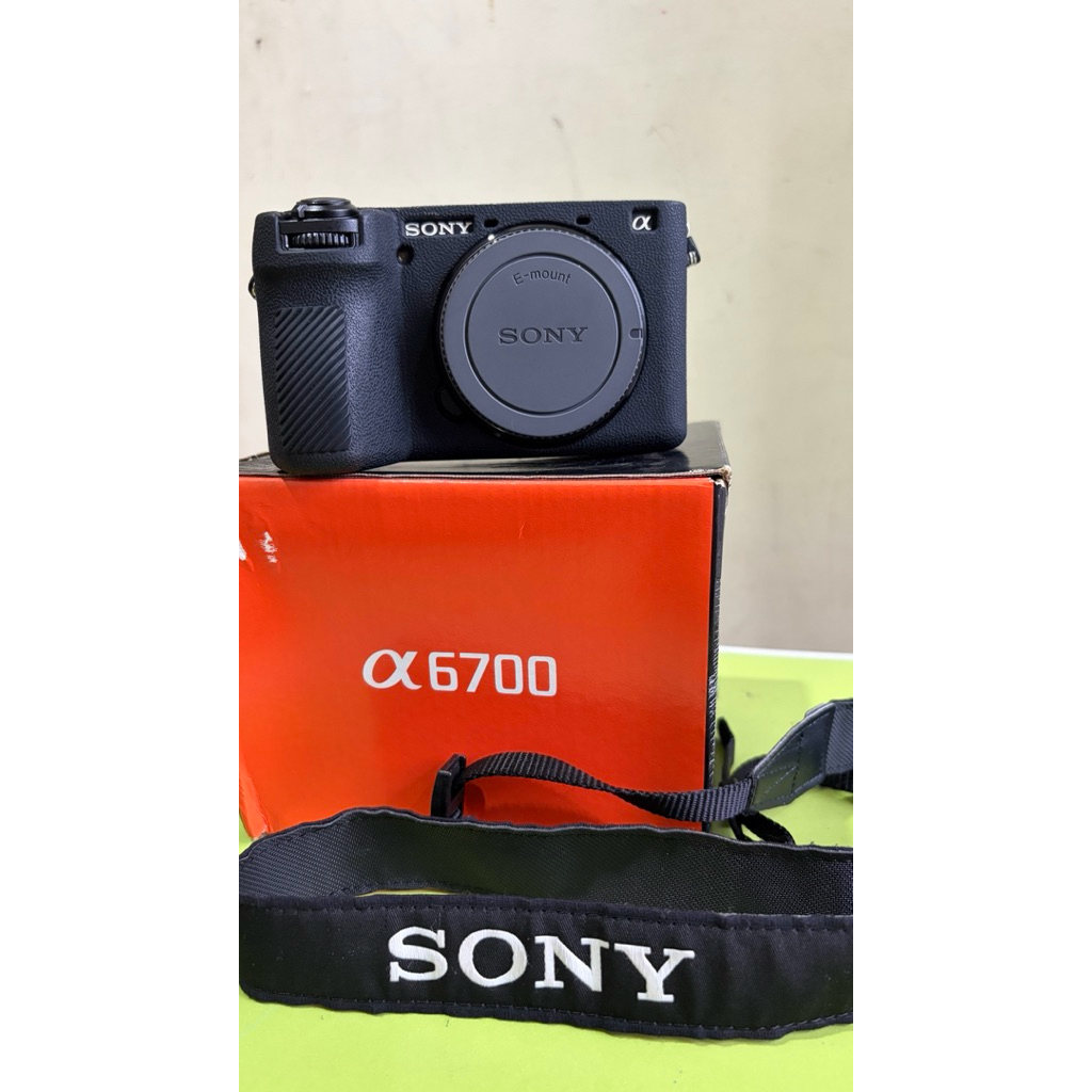 Second Kamera Mirrorless Sony A-6700 Body Only