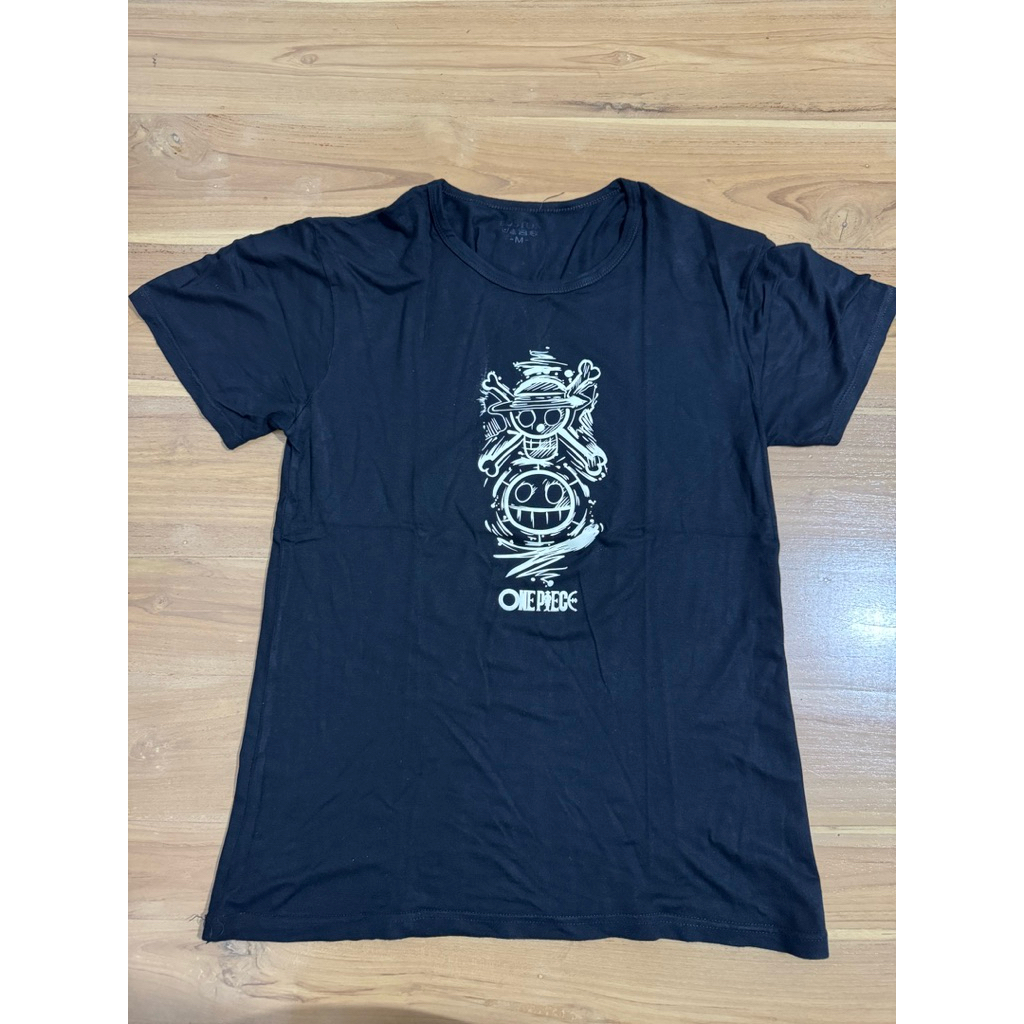 Preloved Glow in the Dark Kaos hitam one piece size M slim
