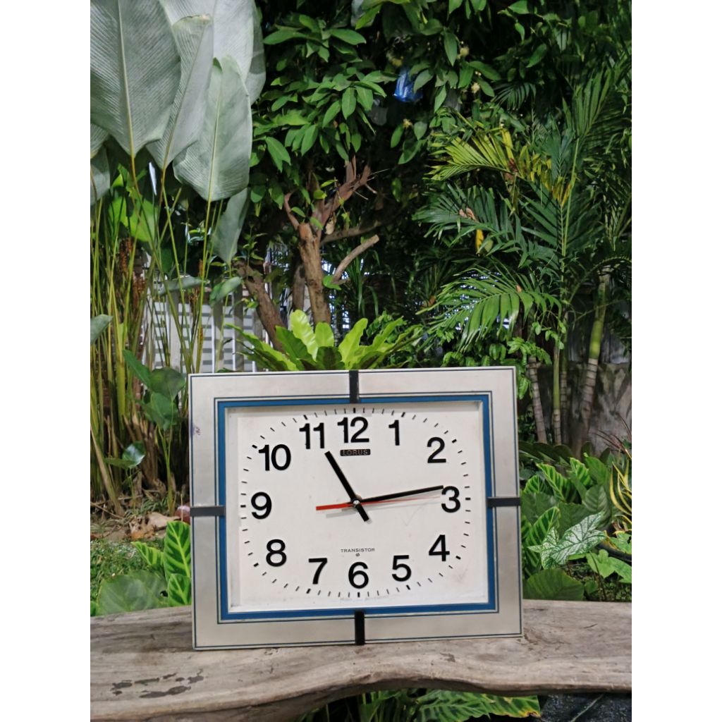 Jam Dinding Lorus Transistor Batrai Besar