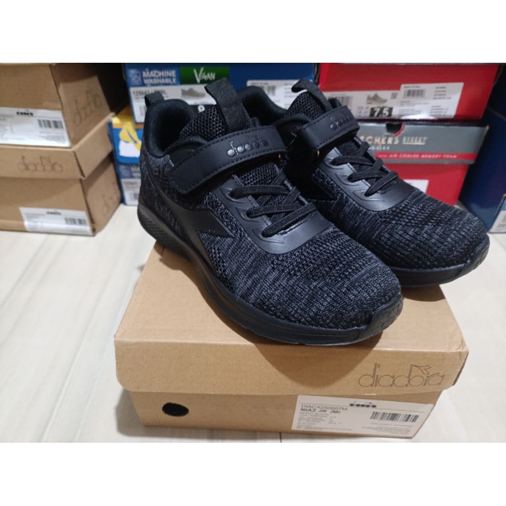 Diadora Niaz Jr(Mono black)