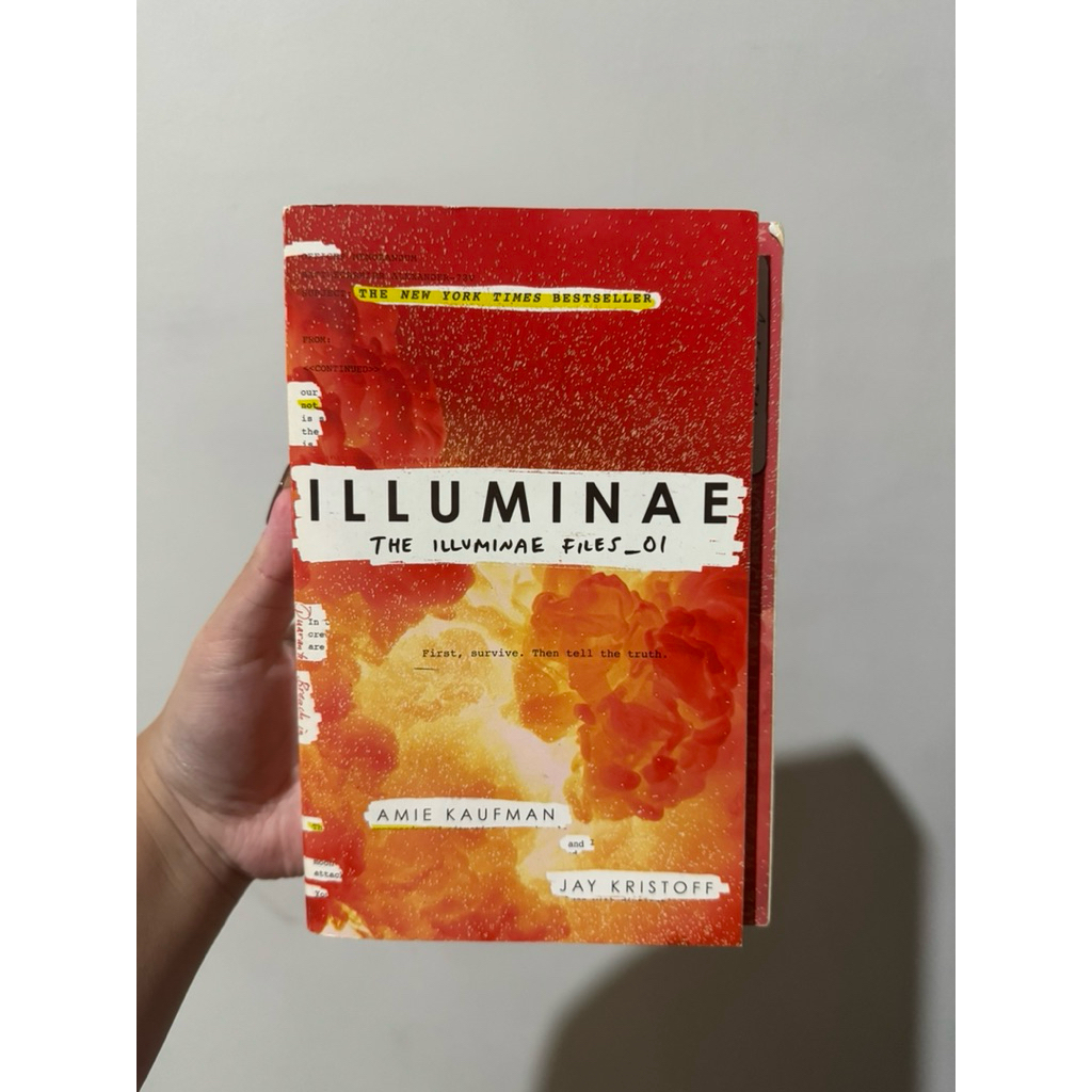 [Preloved, Defect & Yellowing] Illuminae by Amie Kaufman and Jay Kristoff - 9780553499148