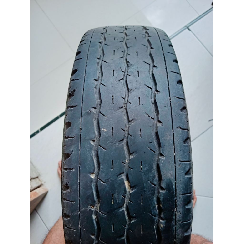 ban bekas muatan ukuran 185 R14 berbagai merk bridgestone,dunlop,gt radial dll stok terbatas