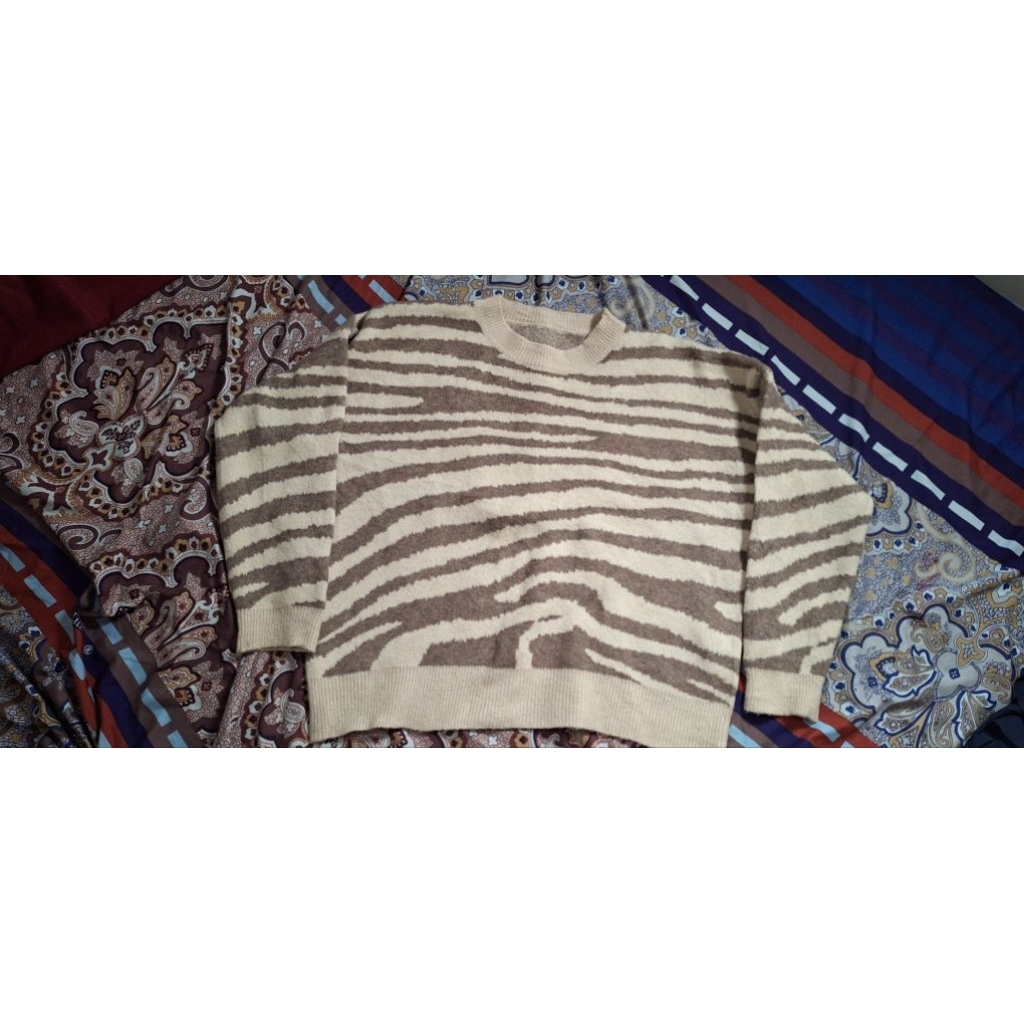 sweater rajut motif zebra
