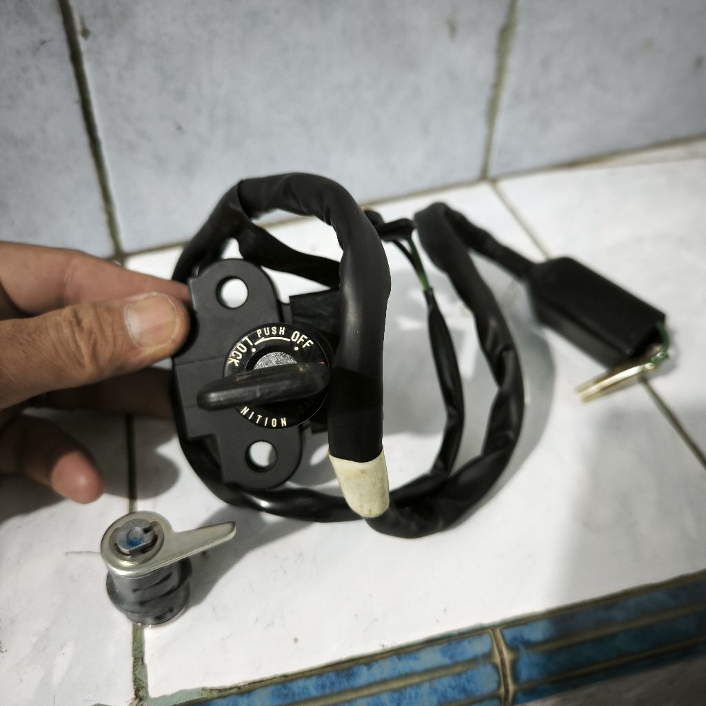 konci kontak plus konci jok nsr 150 original cuma dapat satu kunci