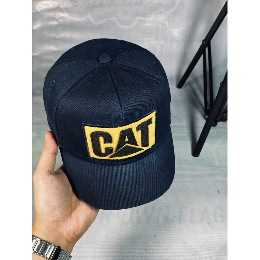 Caterpilar visor pendek