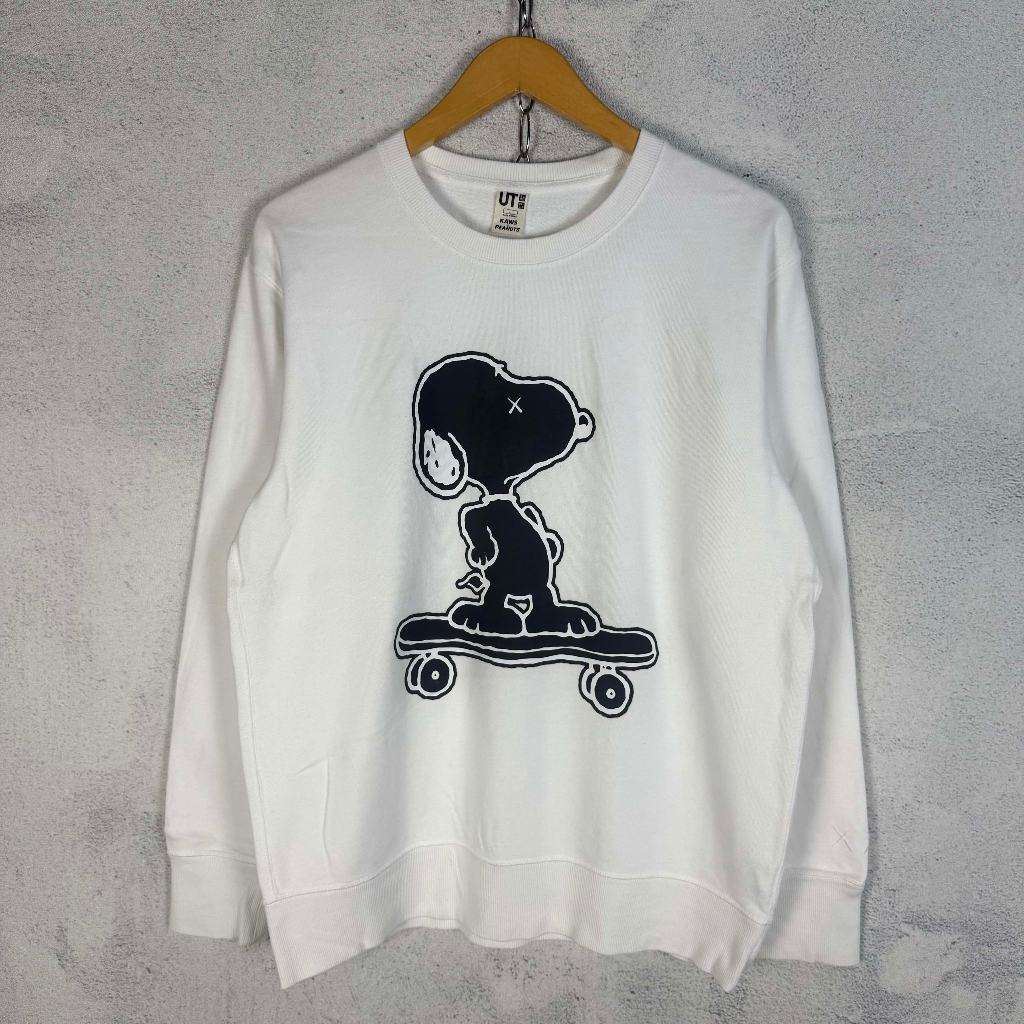Uniqlo x Kaws Peanuts Snoopy Sweater Crewneck