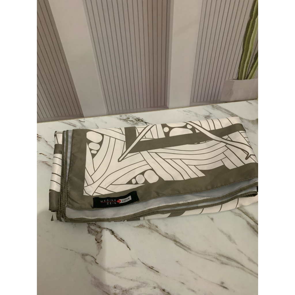 preloved segi empat ZOYA Medina Zein for Zoya