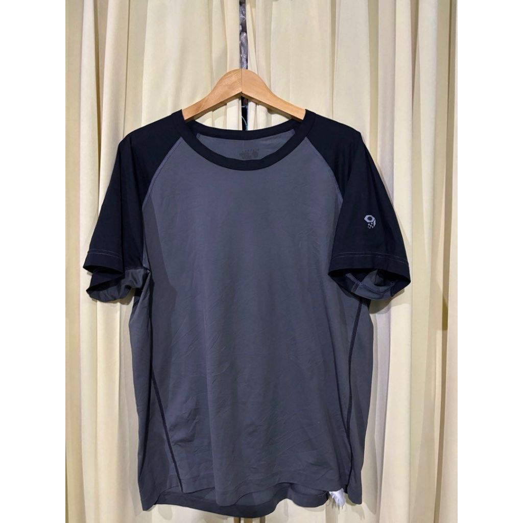 Mountain Hardwear baselayer shirt