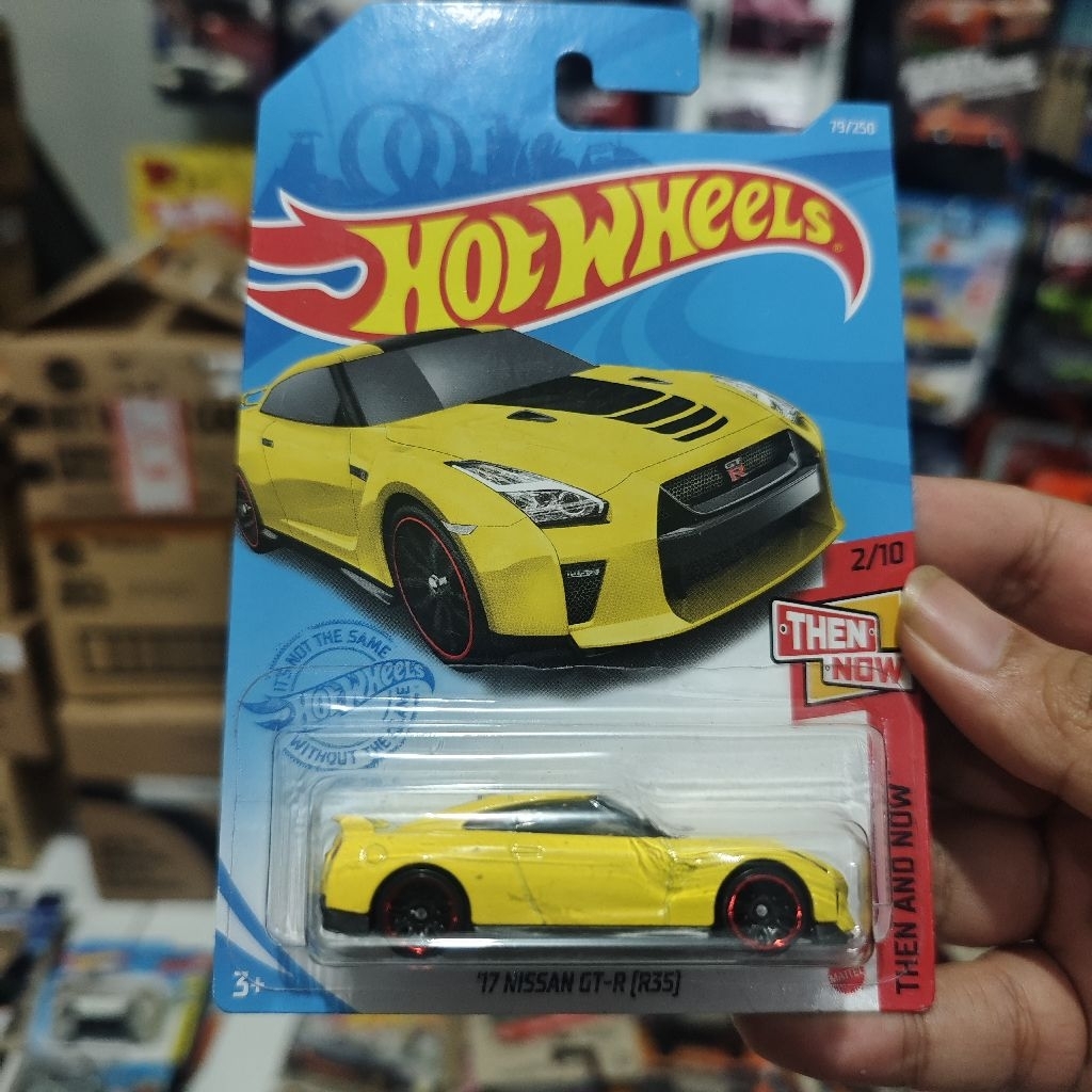 Hot Wheels 17 Nissan GTR R35 Kuning
