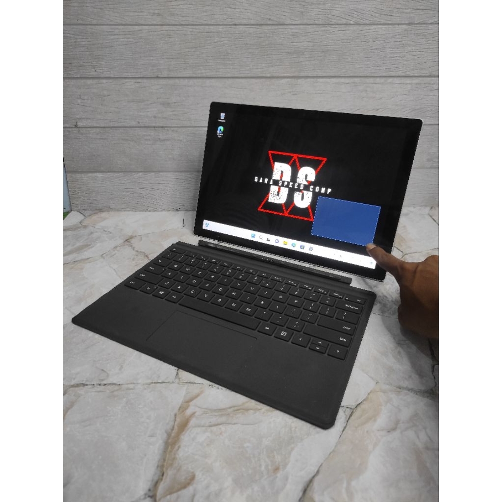 SURFACE PRO 7+ i5-1135G7 8GB RAM / 256GB SSD / INTEL IRIS XE / RESOLUSI 2K