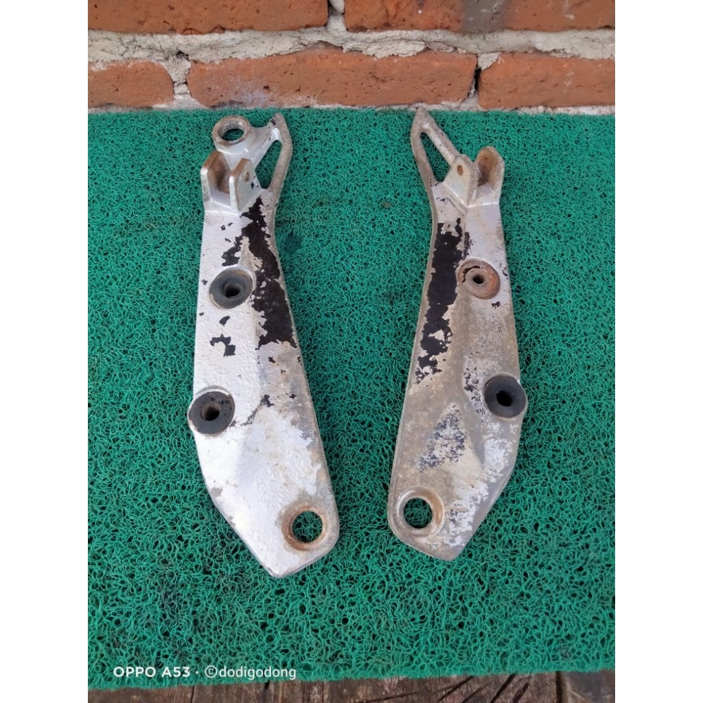 Footstep Postep Belakang Suzuki Shogun 125 R Original