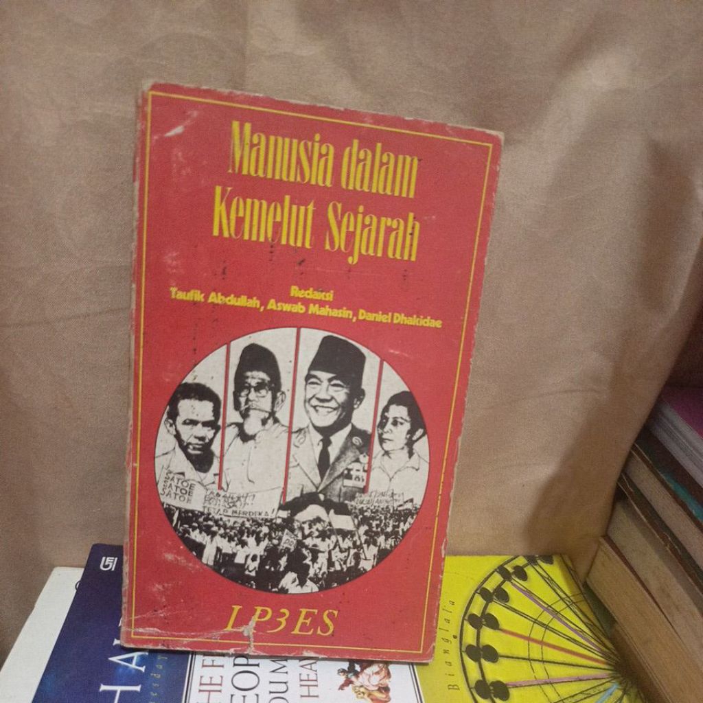 MANUSIA DALAM KEMELUT SEJARAH - TAUFIK ABDULLAH