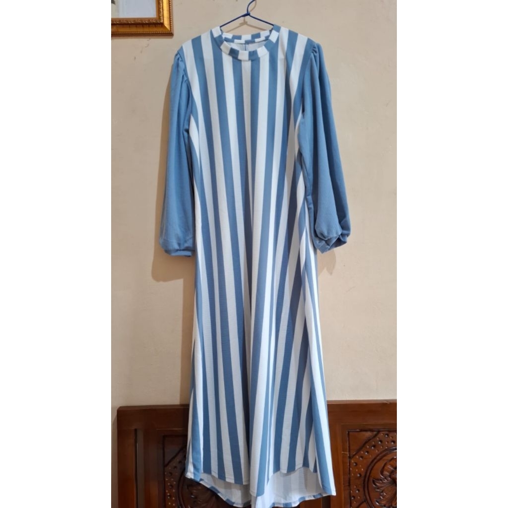 Gamis garis-garis