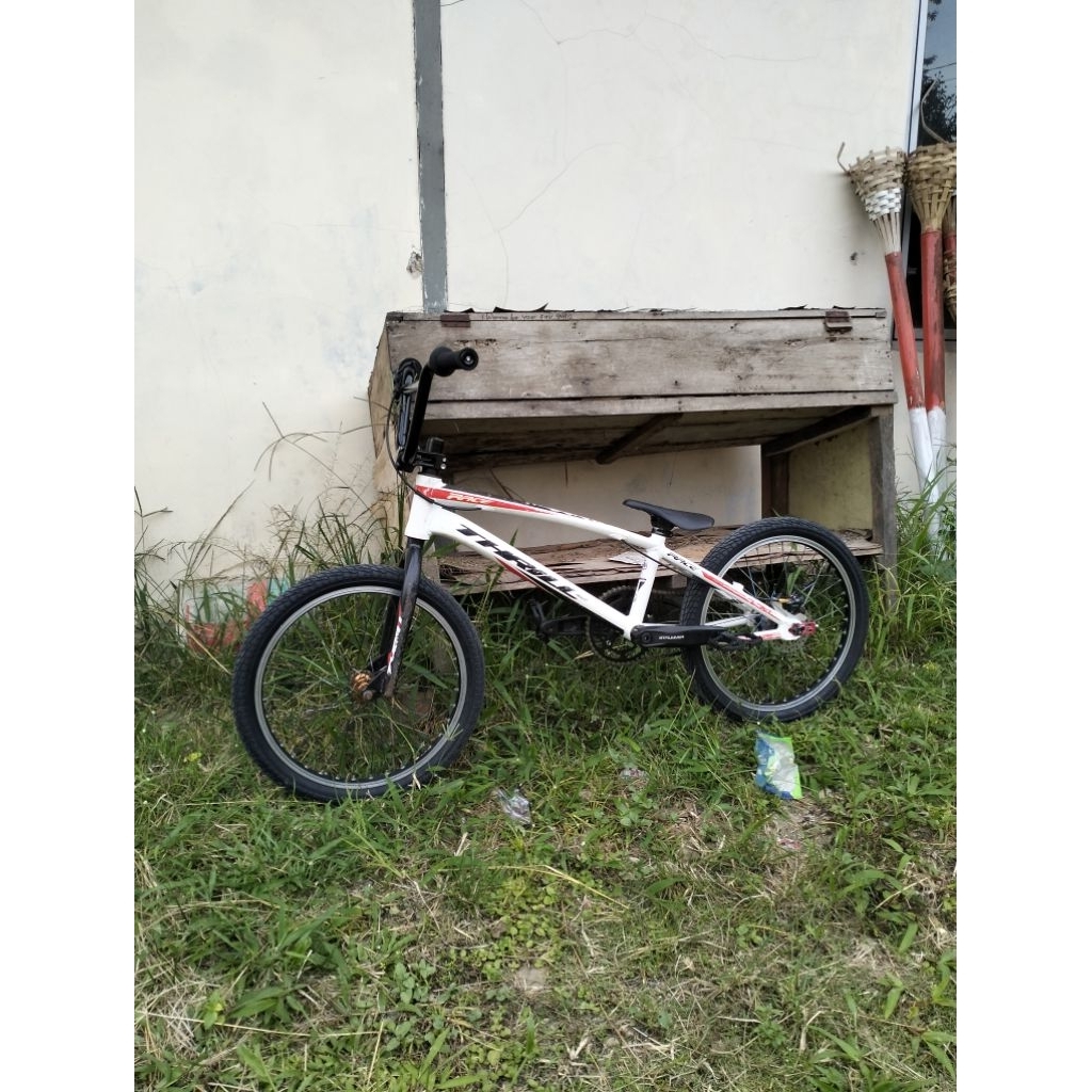 bmx thrill race size M