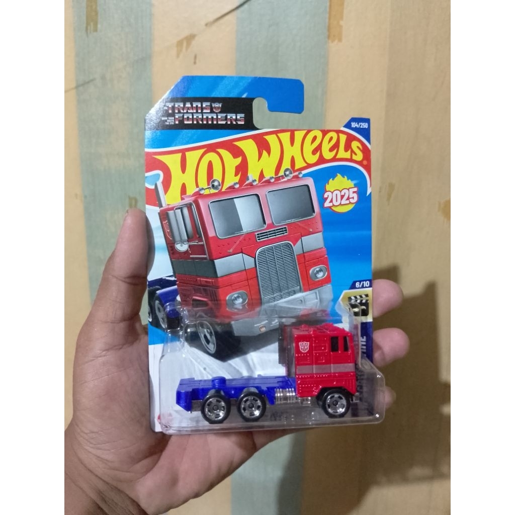 hotwheels Optimus Prime