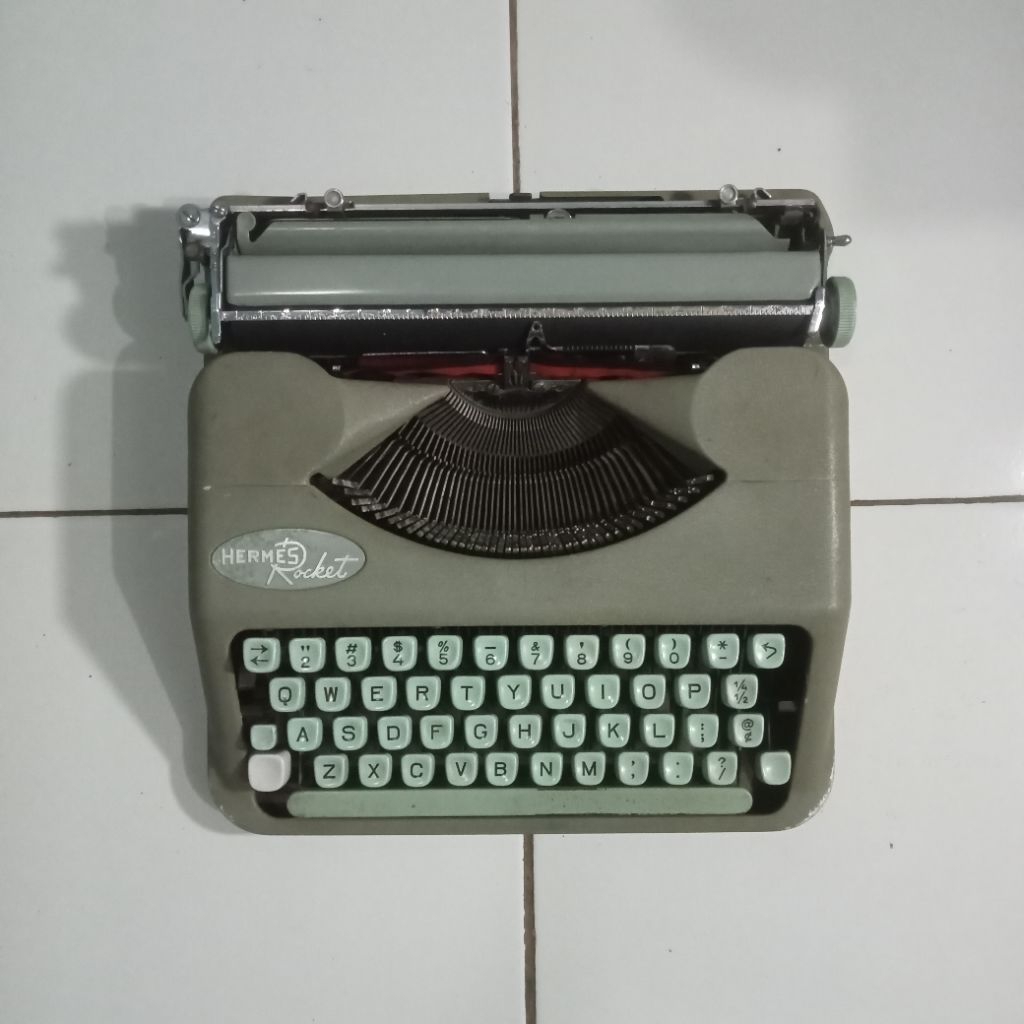 MESIN KETIK HERMESS ROCKET/MESIN TIK "HERMES" ROCKET