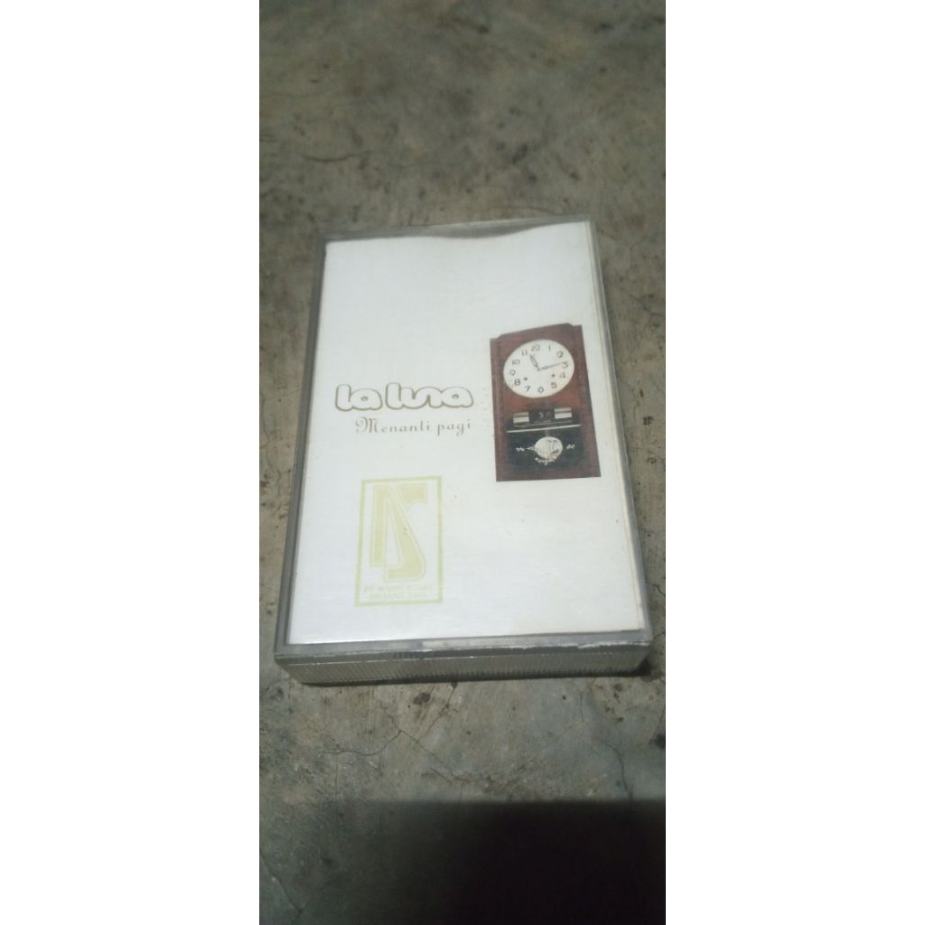 kaset pita La luna album menanti pagi