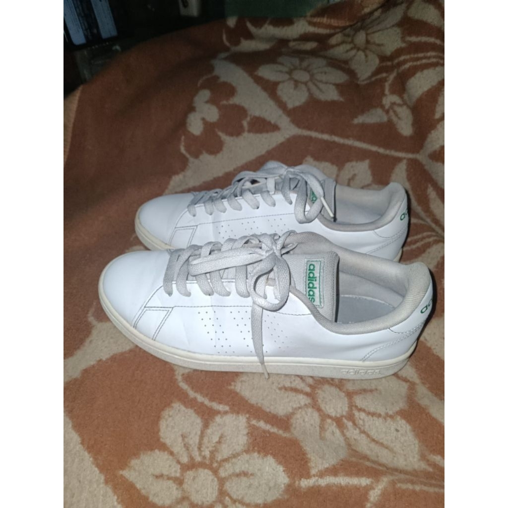sepatu ORI tenis Adidas Advantage, size 42,kondisi second seperti difoto, minus seperti di foto lem 