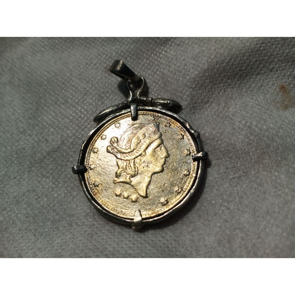 liontin koin kuno Liberty