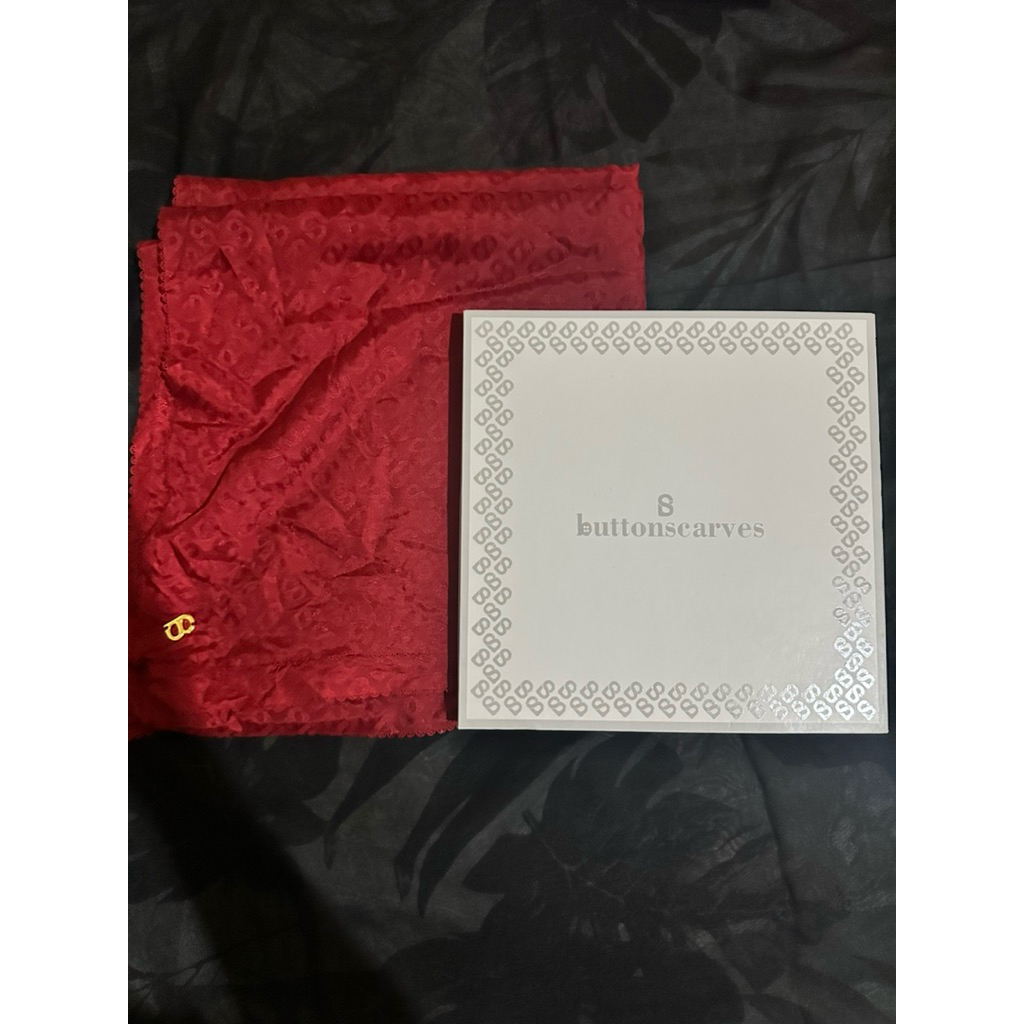 PRELOVED BUTTONSCARVES EVERYDAY TAPIS EMBOSSED 2.0 RED DAHLIA